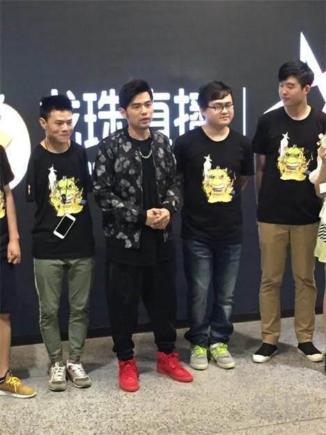 lol电视台直播,LOL解说Rita直播时?