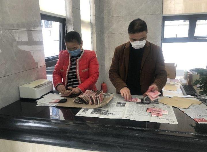 英雄联盟兑换中心,是不是一定要到你买的那个店兑换?