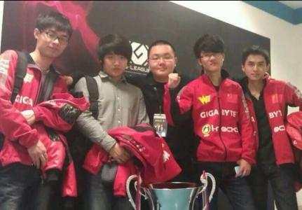 we若风,网曝前WE中单若风已删原ID中的LOL字样?