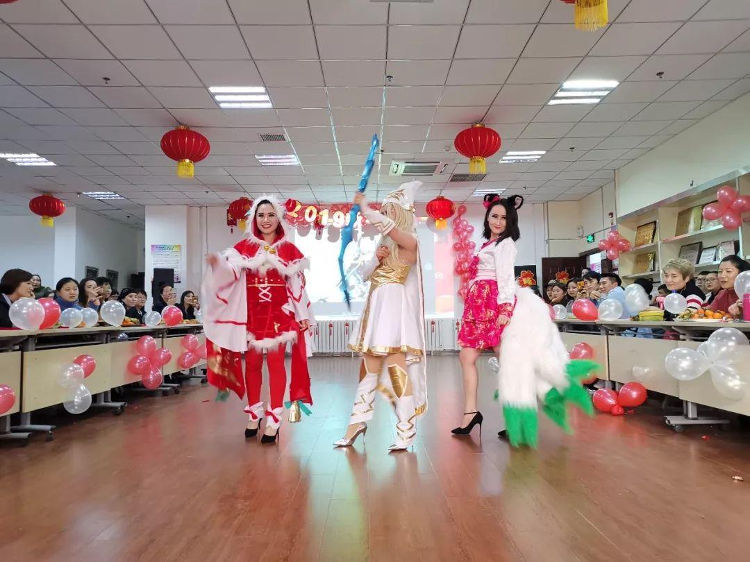 英雄联盟客服,lol朋友送错皮肤能换么?