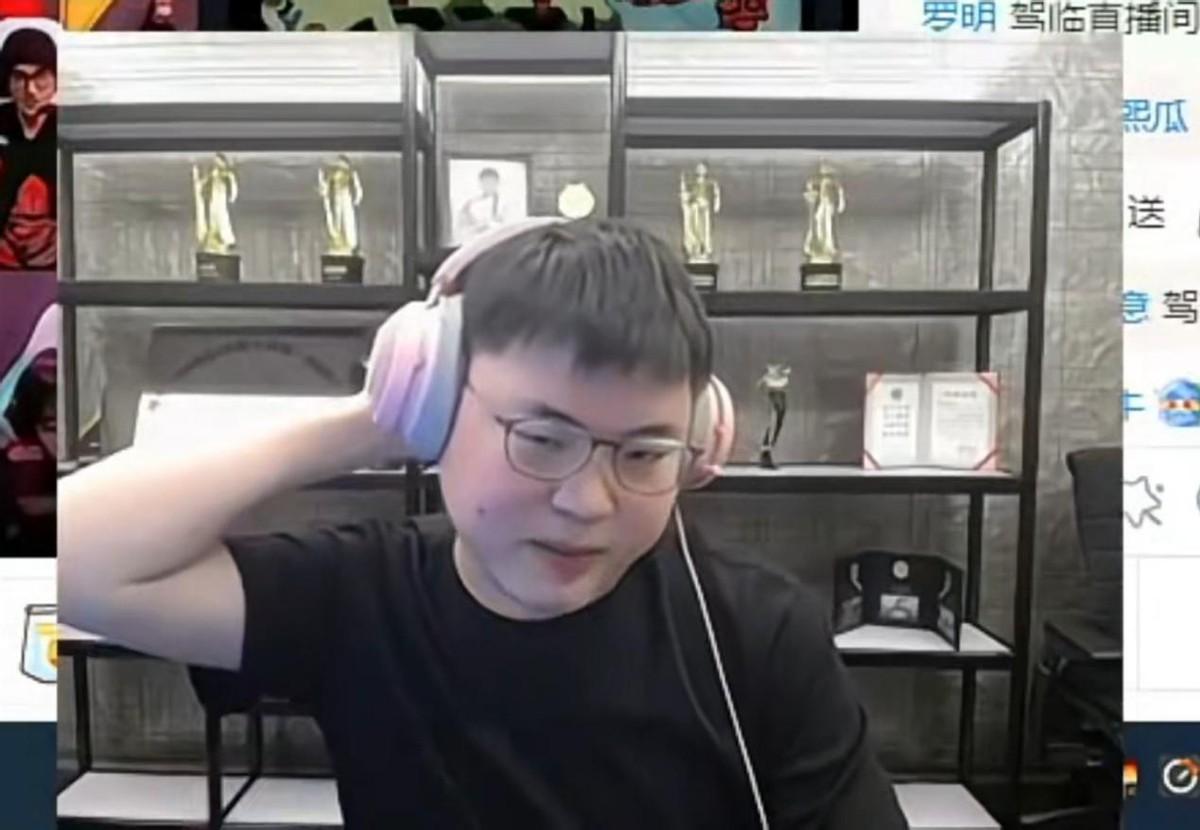 uzi在哪个战队,uzi是谁带进职业队的?