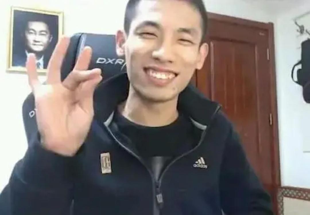 dnf杀猪刀,你的DNF号上还有曾经的老装备吗?