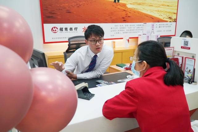 直播 英雄联盟九周年庆典,哪些女明星的穿搭是高级的性感?